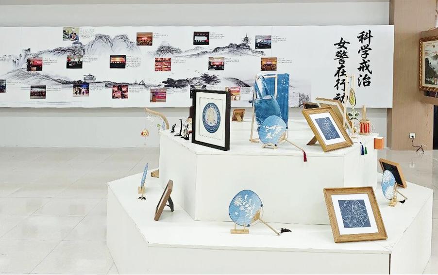 圖2 戒毒人員創(chuàng)作的非遺作品.jpg