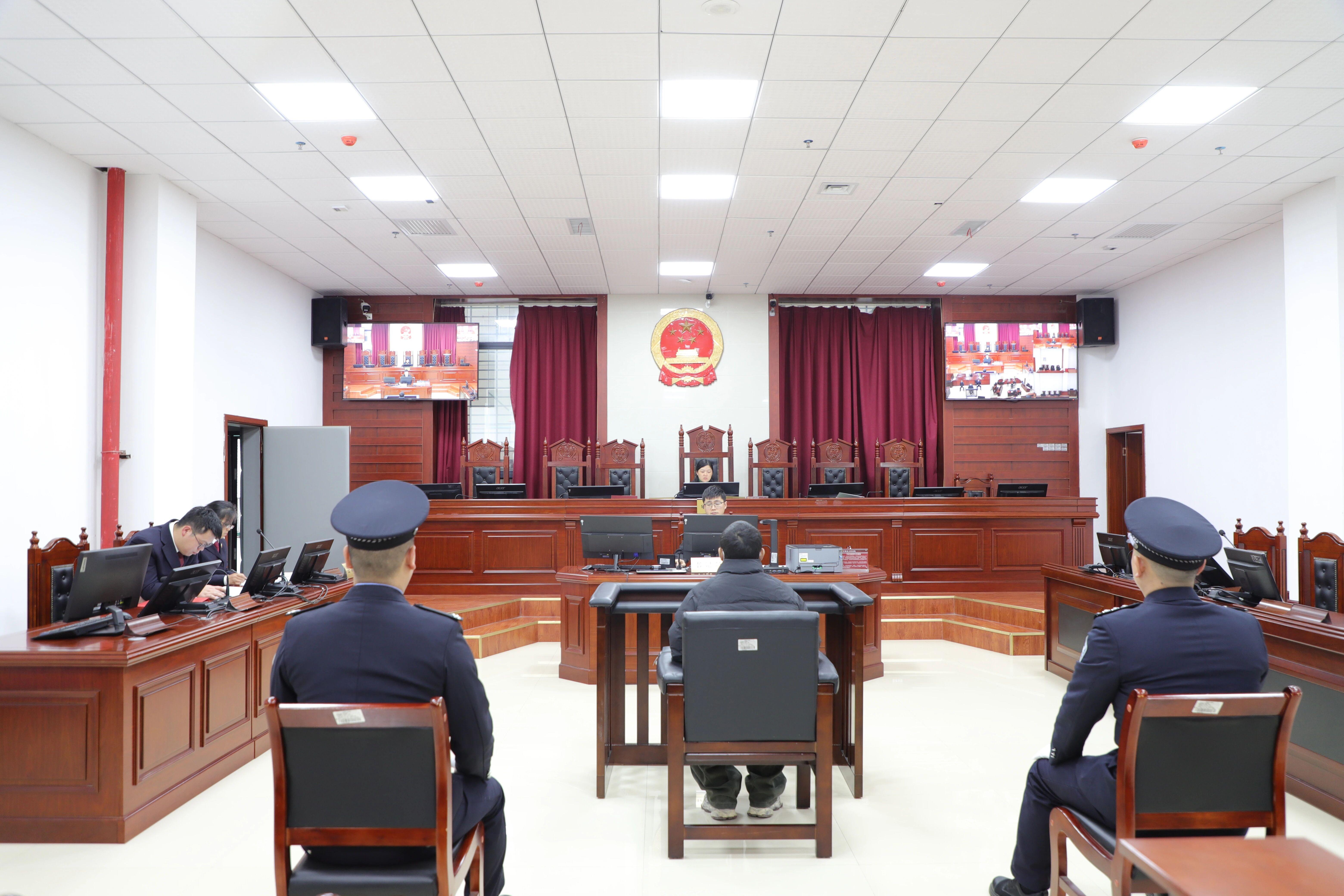 庭審現(xiàn)場(chǎng).jpg 庭審現(xiàn)場(chǎng).jpg