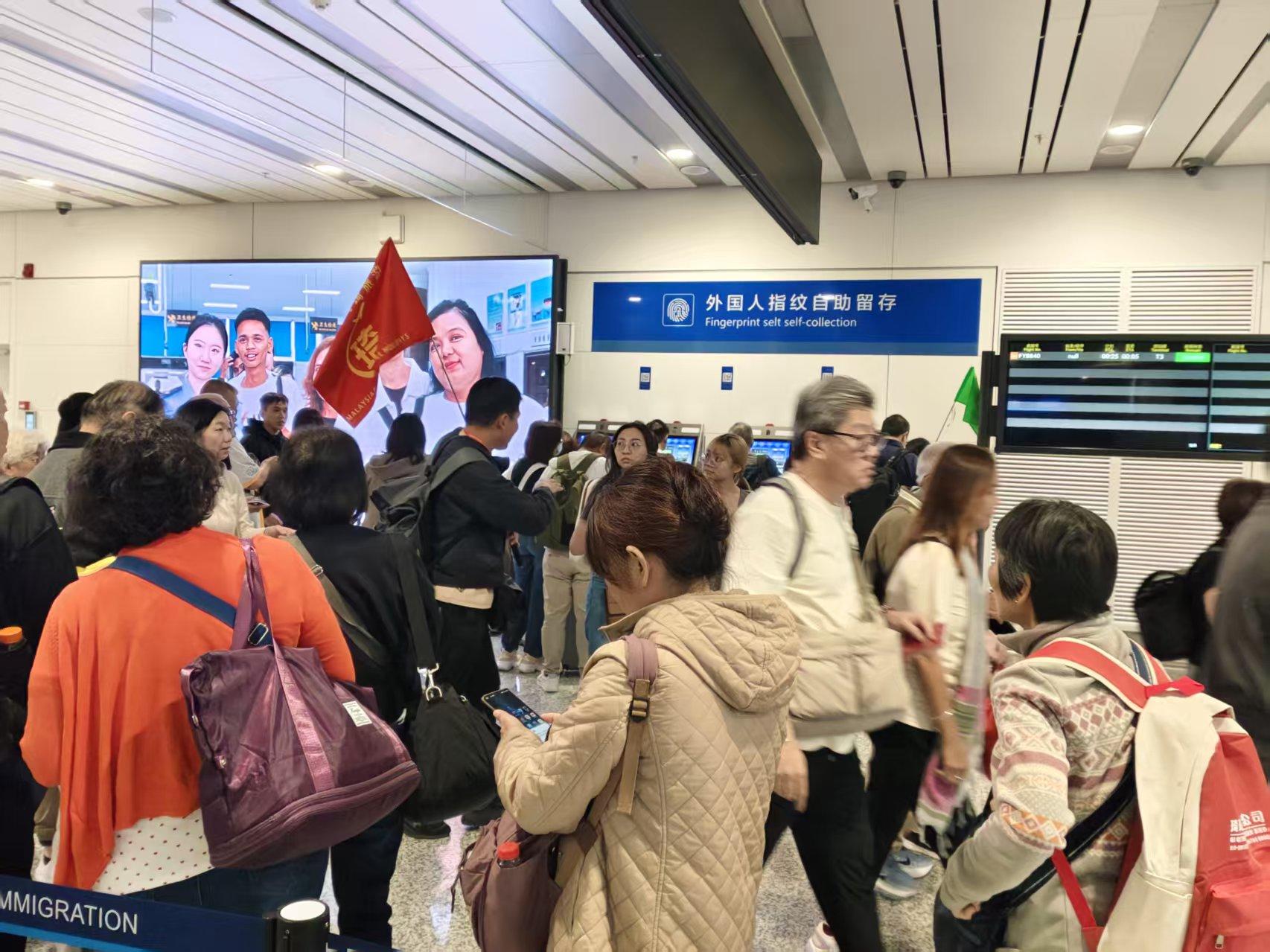 圖1旅客通關現場.jpg 圖1旅客通關現場.jpg