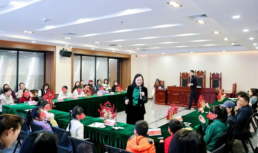 圖2  “家庭 游戲”互動現(xiàn)場.jpg