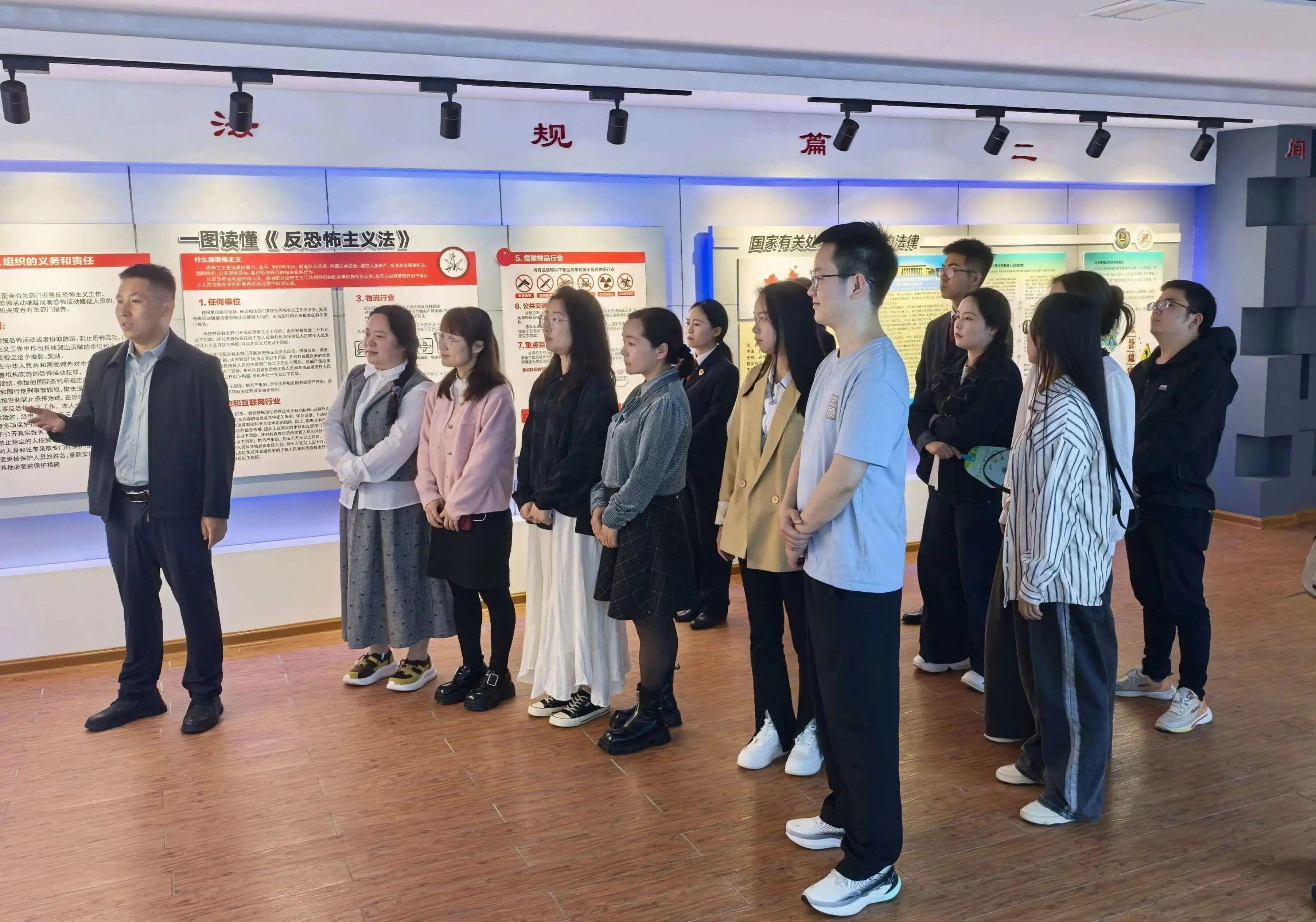 銅仁市萬山區(qū)司法局開展全民國家安全教育日普法宣傳活動