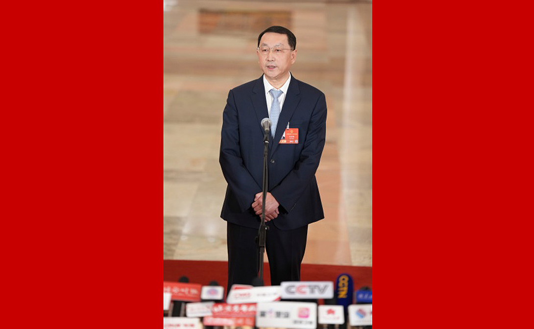 自然資源部部長關志鷗接受媒體采訪