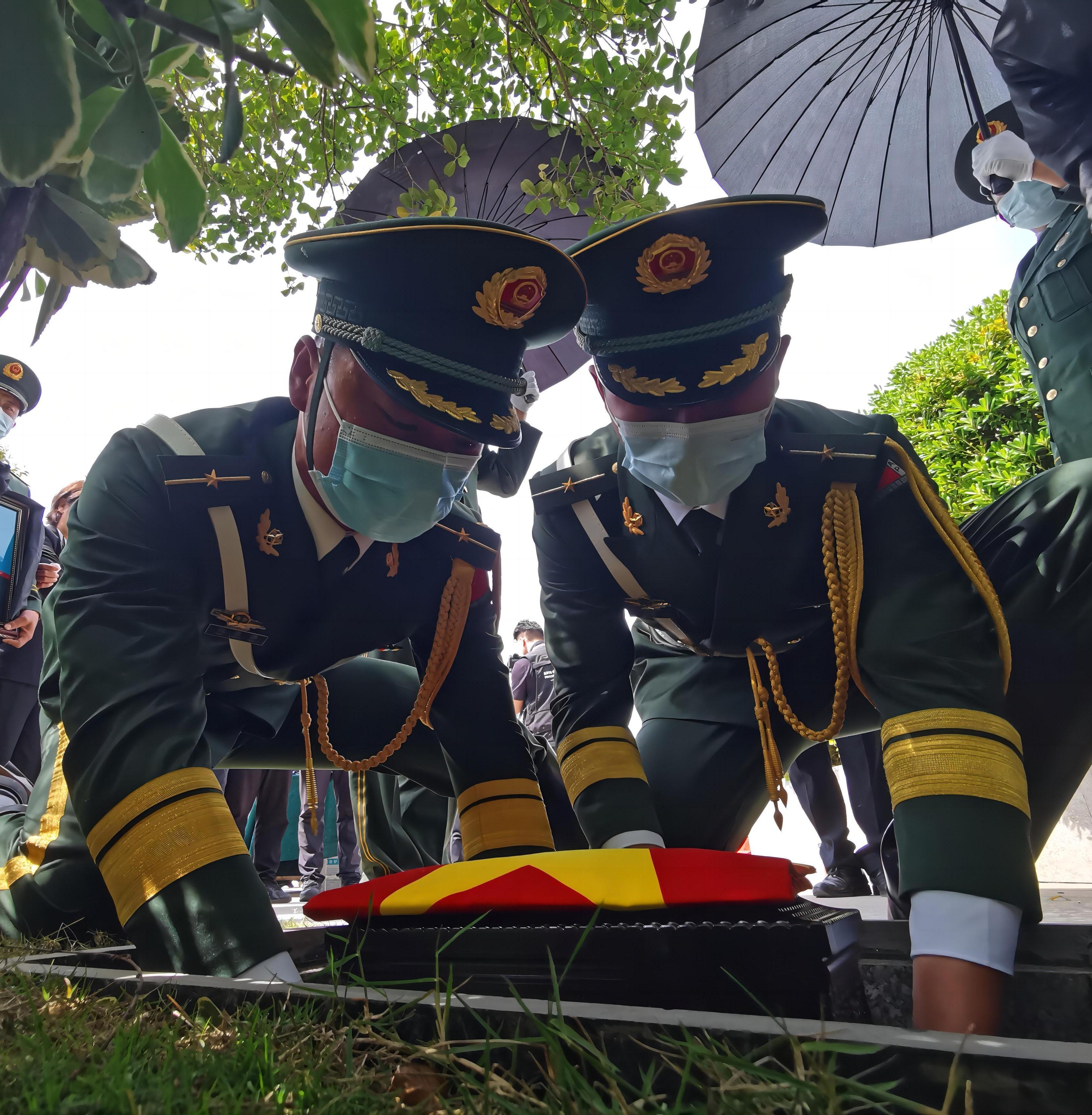 汪曉龍，我們送你回家！