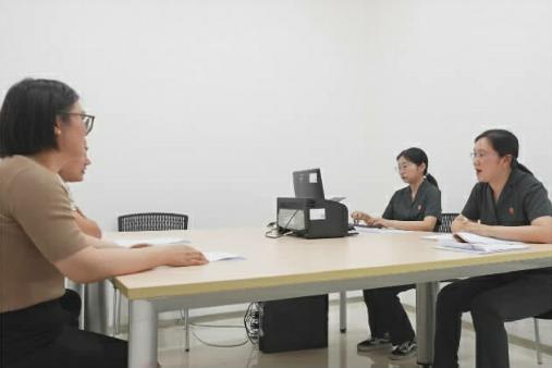 在企業(yè)困難和勞動者不易之間找到平衡點(diǎn)