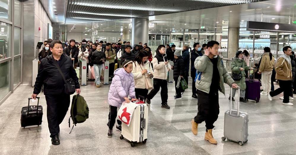 新春走基層丨春運新站新線路 春風得意啟新程