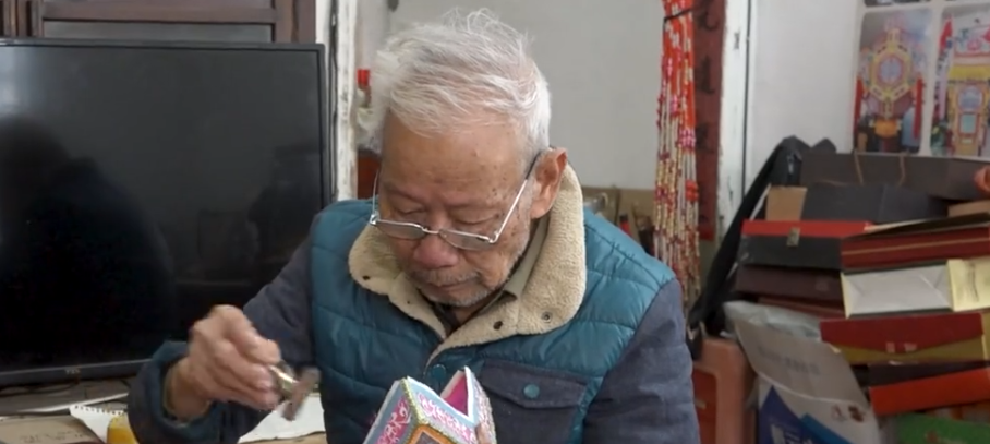 國家級(jí)非遺泉州花燈傳承人七十余載花燈路