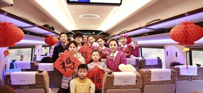 重慶：溫暖回家路 列車車廂里“鬧”元宵