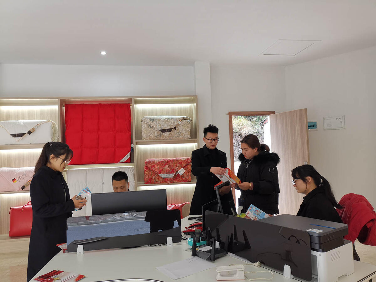 淳安司法：憲法宣傳進(jìn)企業(yè)，“把脈問診”開良方